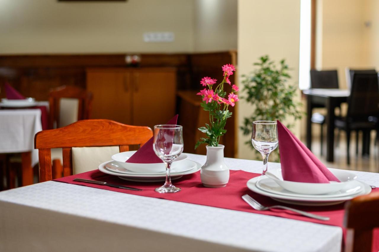 Juliu'S Panzio Csikszereda Otel Dış mekan fotoğraf