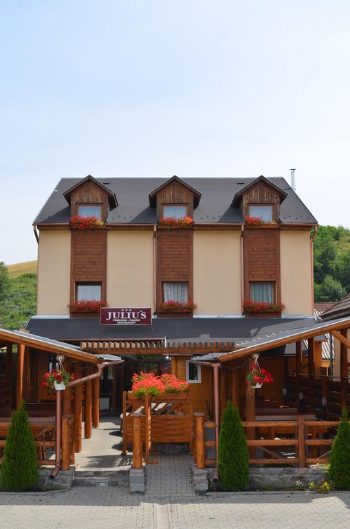 Juliu'S Panzio Csikszereda Otel Dış mekan fotoğraf